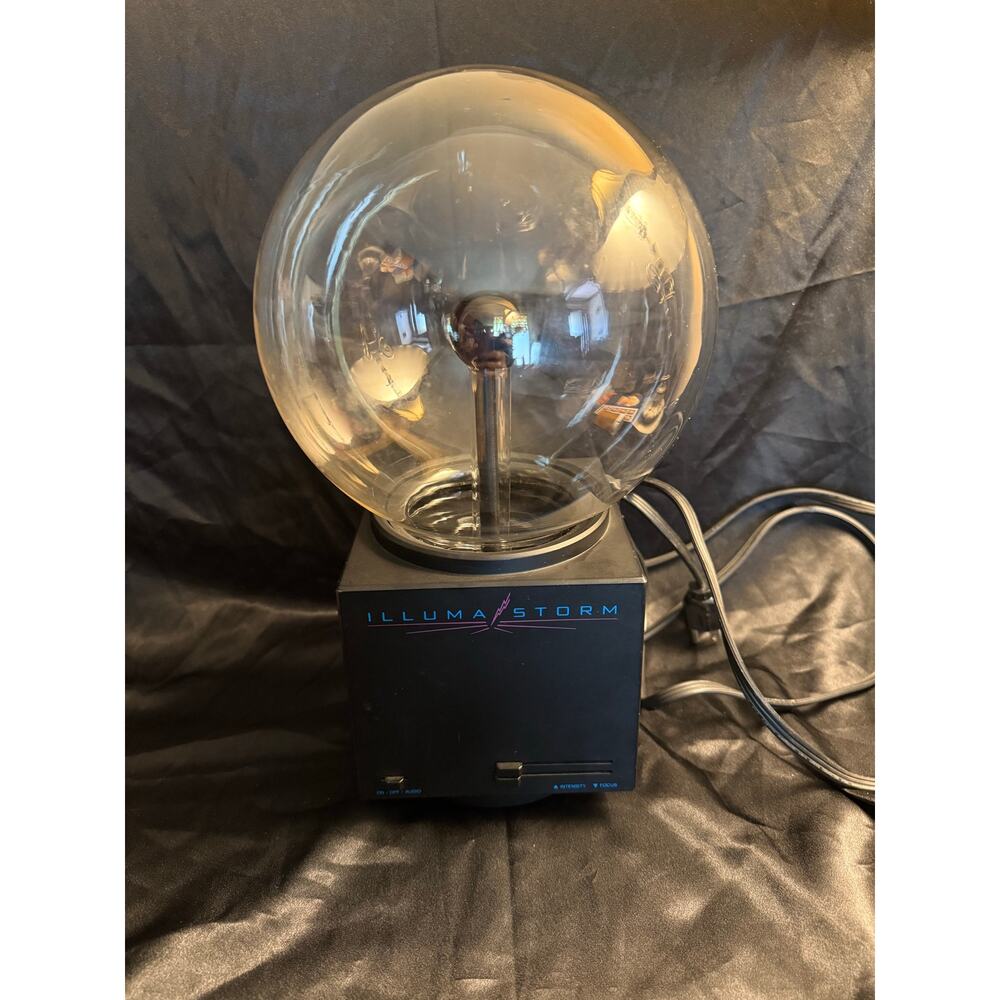 Vintage 1980’s Illuma Storm Plasma Ball Globe Realistic Eye of the Storm TESTED